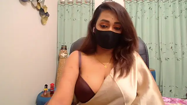 Snapshot of OH-Monica chatting on 11/04/25, 11:19 OH-Monica online show from 11/04/25, 11:19