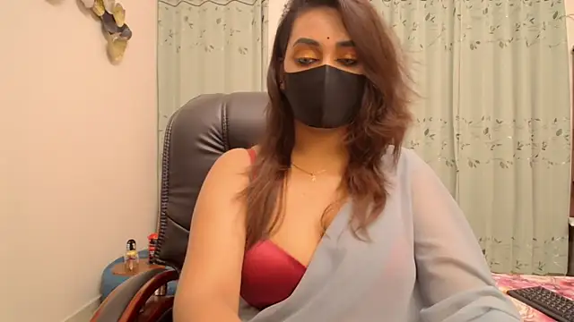 Snapshot of OH-Monica chatting on 11/14/25, 02:48 OH-Monica online show from 11/14/25, 02:48