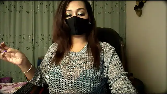 Snapshot of OH-Monica chatting on 10/31/25, 03:30 OH-Monica online show from 10/31/25, 03:30