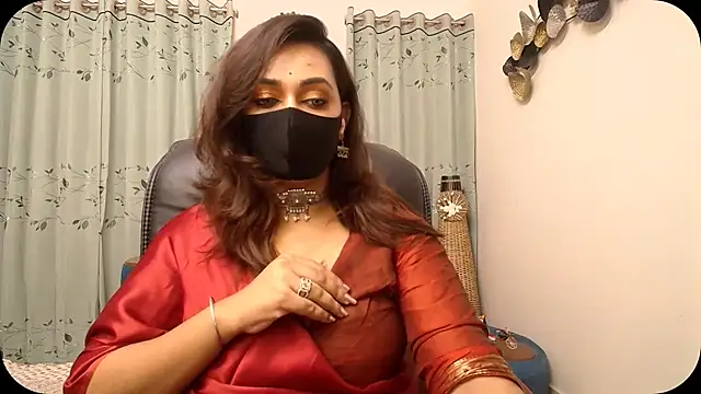 Snapshot of OH-Monica chatting on 10/20/25, 09:54 OH-Monica online show from 10/20/25, 09:54