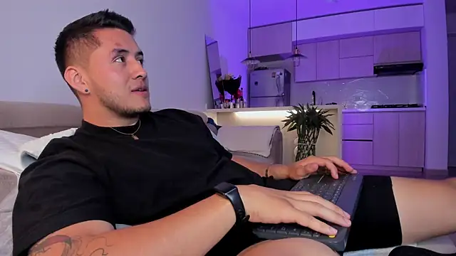 Snapshot of Chriskyle_ chatting on 03/14/25, 04:54 Chriskyle  online show from 03/14/25, 04:54