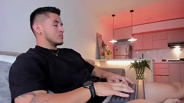 Snapshot of Chriskyle_ chatting on 12/05/24, 01:33 Chriskyle  online show from 12/05/24, 01:33