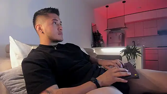 Snapshot of Chriskyle_ chatting on 01/25/25, 04:02 Chriskyle  online show from 01/25/25, 04:02