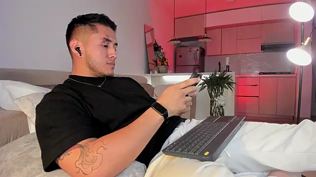 Snapshot of Chriskyle_ chatting on 03/03/25, 04:00 Chriskyle  online show from 03/03/25, 04:00