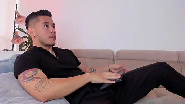 Snapshot of Chriskyle_ chatting on 12/04/24, 01:14 Chriskyle  online show from 12/04/24, 01:14