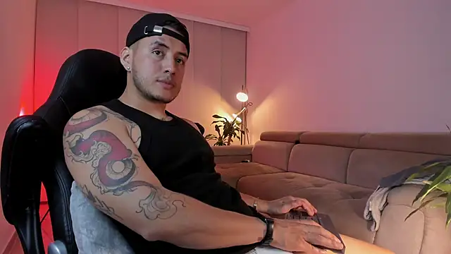 Snapshot of Chriskyle_ chatting on 03/11/25, 02:10 Chriskyle  online show from 03/11/25, 02:10