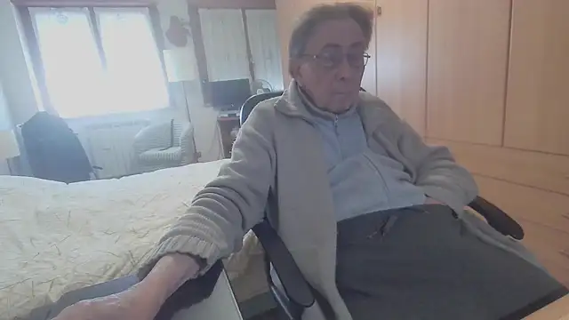 papillonhotofficial online show from 03/02/25, 10:05