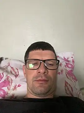 Snapshot of Juliano2289 chatting on 05/29/26, 04:57 Juliano2289 online show from 05/29/26, 04:57