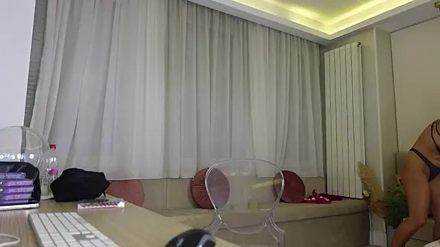 Snapshot of HaileyRoses chatting on 11/10/25, 05:56 HaileyRoses online show from 11/10/25, 05:56