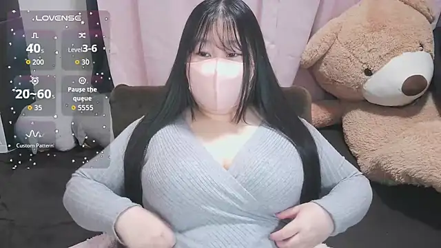 yuinyan3150 online show from 04/28/26, 10:52
