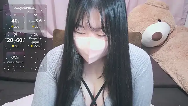 yuinyan3150 online show from 03/31/26, 03:36