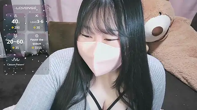 yuinyan3150 online show from 04/15/26, 12:32