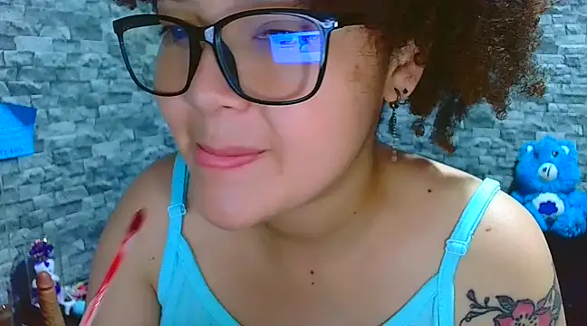 Snapshot of vanellope12 chatting on 12/18/24, 05:42 vanellope12 online show from 12/18/24, 05:42