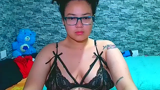 Snapshot of vanellope12 chatting on 03/27/26, 08:01 vanellope12 online show from 03/27/26, 08:01