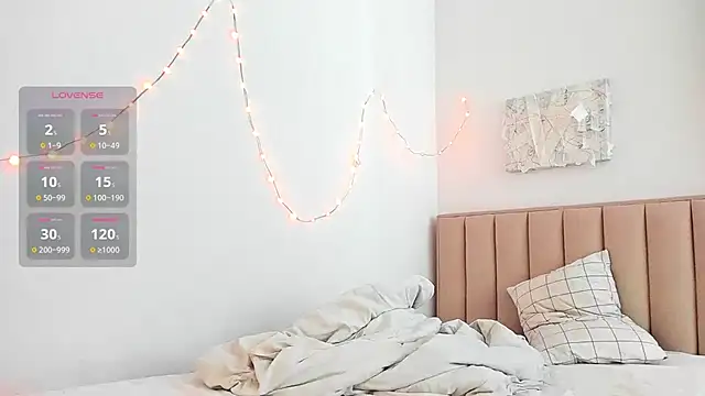 Snapshot of TrES-2b chatting on 02/18/26, 08:44 TrES-2b online show from 02/18/26, 08:44