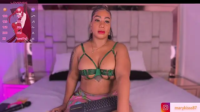 Snapshot of mary_kisses chatting on 12/01/25, 08:42 mary kisses online show from 12/01/25, 08:42