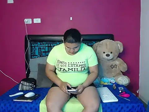 karolhot916 online show from 09/30/25, 12:27