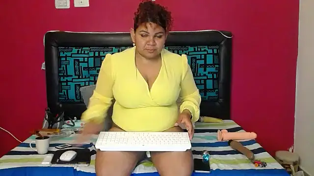 karolhot916 online show from 11/05/25, 02:47