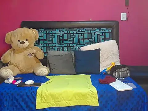 karolhot916 online show from 09/18/25, 08:39
