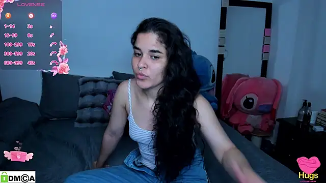 Snapshot of SweetMegan_1 chatting on 10/21/25, 01:27 SweetMegan 1 online show from 10/21/25, 01:27