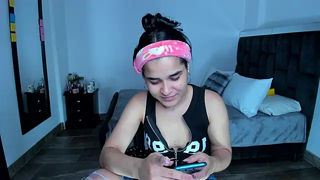 Snapshot of SweetMegan_1 chatting on 02/11/25, 03:18 SweetMegan 1 online show from 02/11/25, 03:18