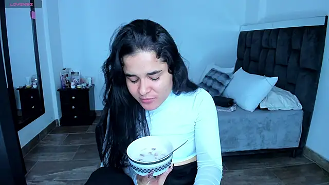 Snapshot of SweetMegan_1 chatting on 02/05/25, 10:22 SweetMegan 1 online show from 02/05/25, 10:22