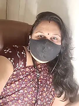 Snapshot of Love-priya chatting on 02/18/26, 04:47 Love-priya online show from 02/18/26, 04:47