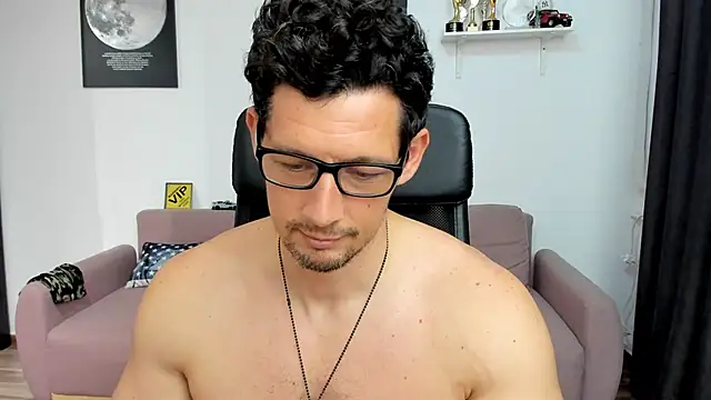 Snapshot of BrutusK08 chatting on 05/11/26, 02:45 BrutusK08 online show from 05/11/26, 02:45