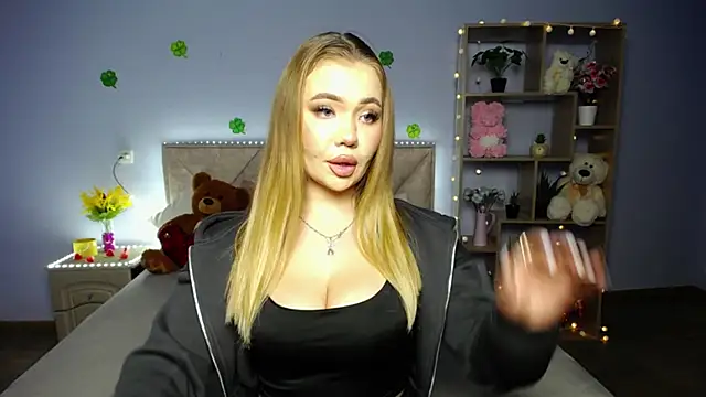 StacyYellig online show from 03/17/25, 03:36