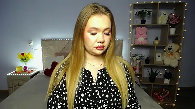 StacyYellig online show from 03/08/25, 04:56