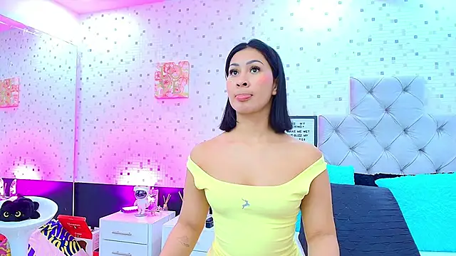 JulietaReyess online show from 06/16/26, 12:05