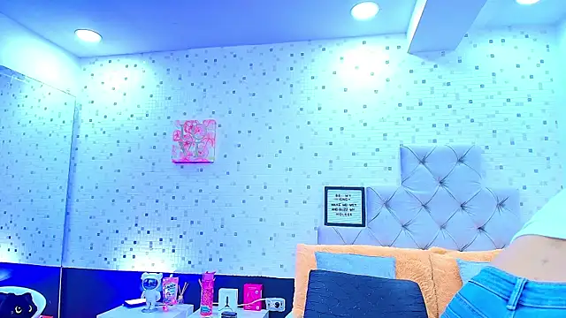 JulietaReyess online show from 06/17/26, 11:53