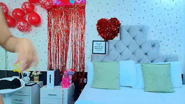 JulietaReyess online show from 02/16/26, 11:53