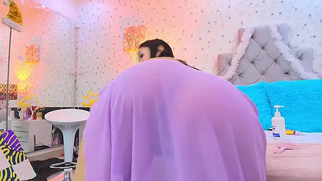 JulietaReyess online show from 01/05/26, 05:27