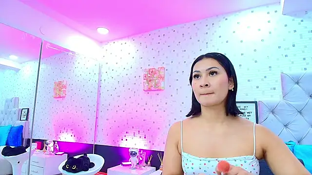JulietaReyess online show from 06/15/26, 11:43