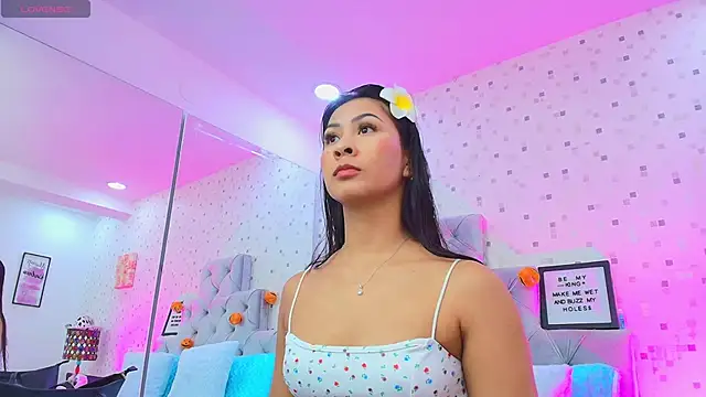 Snapshot of JulietaReyess chatting on 10/27/25, 02:07 JulietaReyess online show from 10/27/25, 02:07