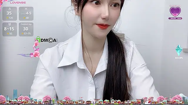 Snapshot of LIsha--170 chatting on 02/20/25, 05:44 LIsha--170 online show from 02/20/25, 05:44