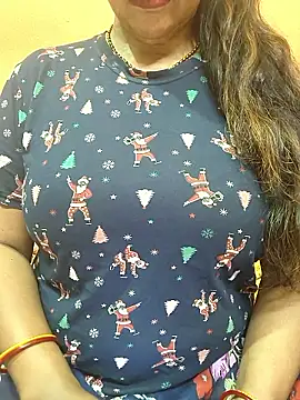 Snapshot of CUTE_SOPHIA- chatting on 03/19/26, 02:00 CUTE SOPHIA- online show from 03/19/26, 02:00