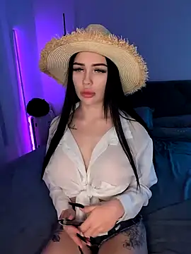 Snapshot of GroteskJane chatting on 01/05/25, 11:12 GroteskJane online show from 01/05/25, 11:12