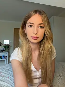 Snapshot of EvieEvans chatting on 05/12/26, 02:56 EvieEvans online show from 05/12/26, 02:56