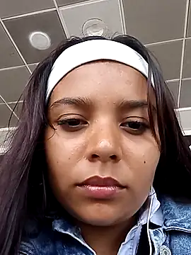 stefanie010 online show from 02/19/25, 04:00