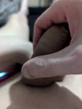 Snapshot of tall_guy323 chatting on 03/23/25, 02:37 tall guy323 online show from 03/23/25, 02:37