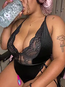 YellowHoneyDip online show from 11/25/25, 06:30