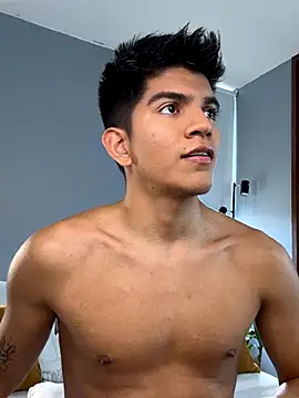 santiago 01 online show from 11/06/25, 07:51