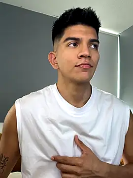 santiago 01 online show from 10/17/25, 09:27