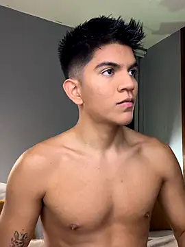 santiago 01 online show from 11/11/25, 11:53