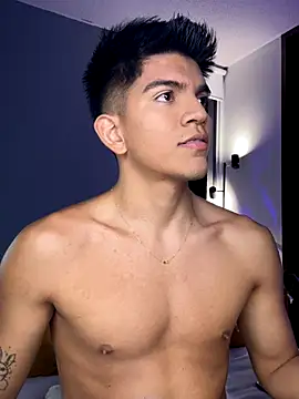 santiago 01 online show from 12/21/25, 12:57