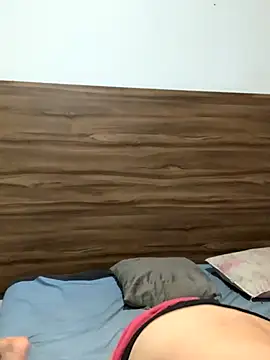 pedrovkr3 online show from 12/05/24, 02:04