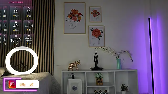 LillyDolls23 online show from 10/31/25, 12:35