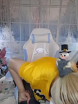 NaomiShimizu online show from 12/15/25, 09:09